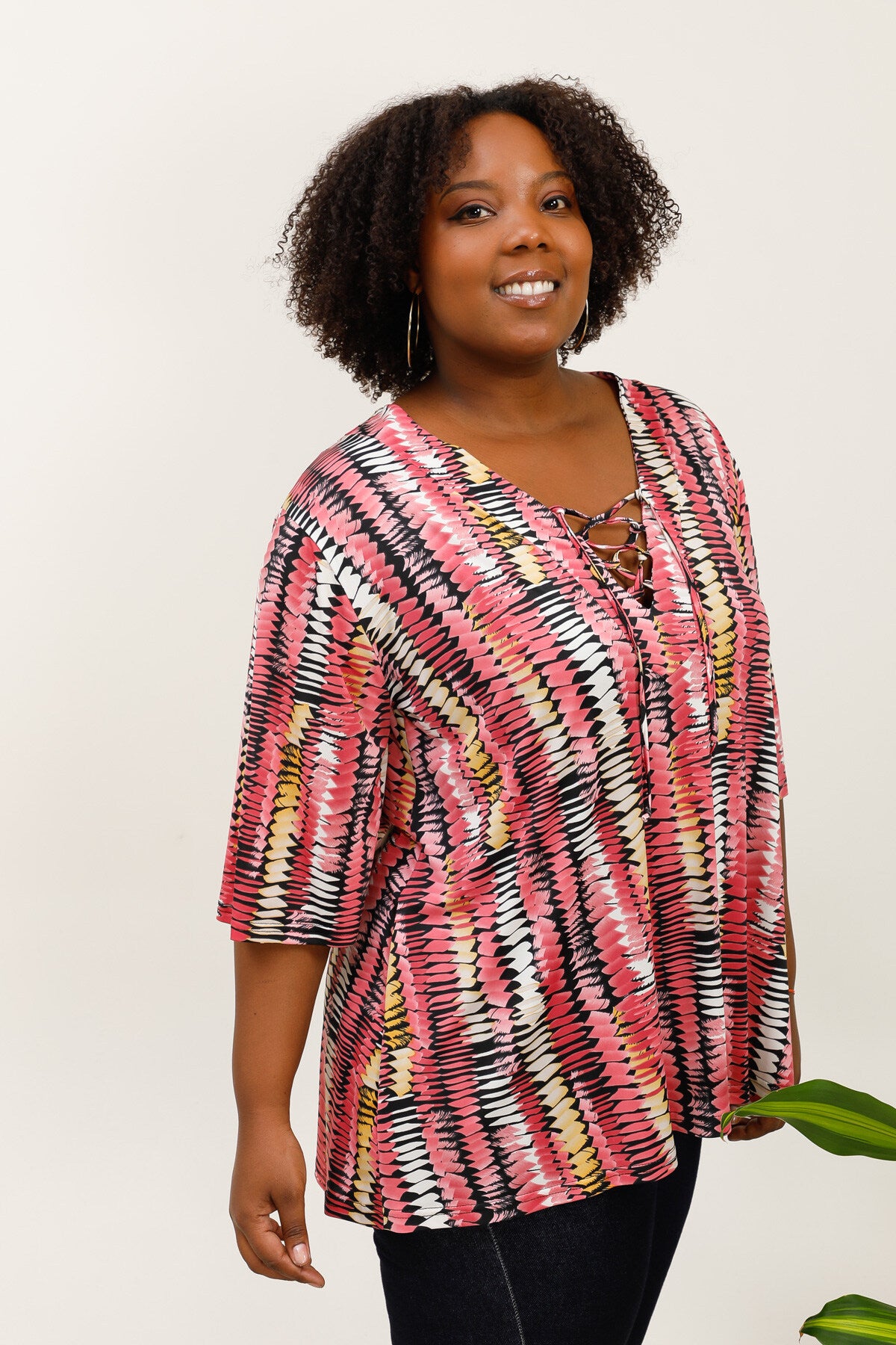 Hauts i V-ringad Tryck med Flödande Knut i Stor Storlek