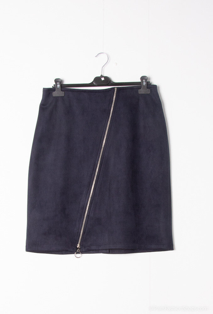 Plus Size Suede skirt with zip on the front