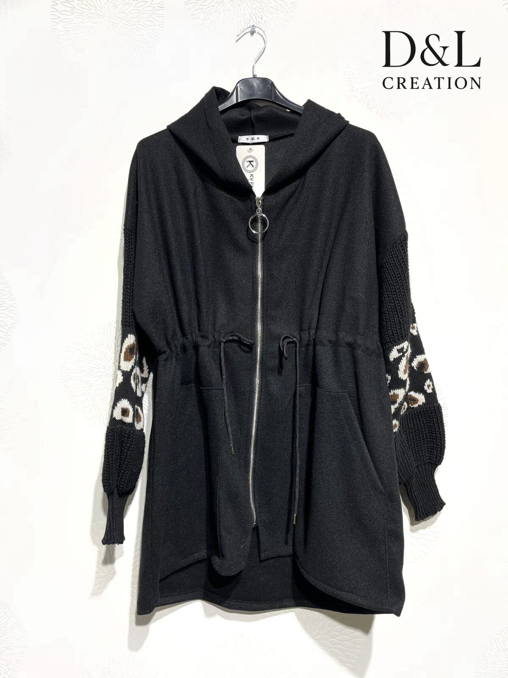 Tvåfärgad kappa med leopardmönstrade stickade ärmar, storlekar 38 till 48 i Stor Storlek