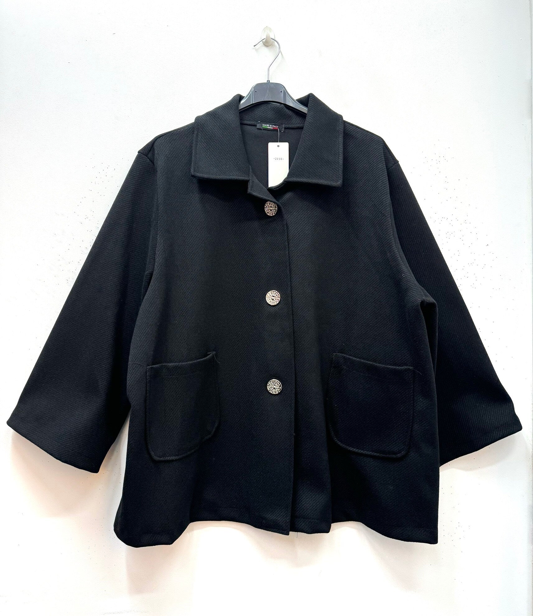 Kappa med klassisk krage i ribbat ull-liknande material i Stor Storlek