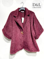 Chic kort kappa med blomsterbrosch i storlekar 38 till 54