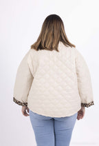 Quiltad vadderad jacka med leopardtryck i Stor Storlek