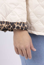 Quiltad vadderad jacka med leopardtryck i Stor Storlek