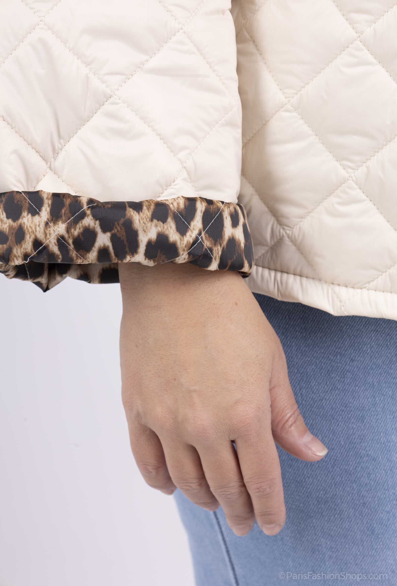 Quiltad vadderad jacka med leopardtryck i Stor Storlek