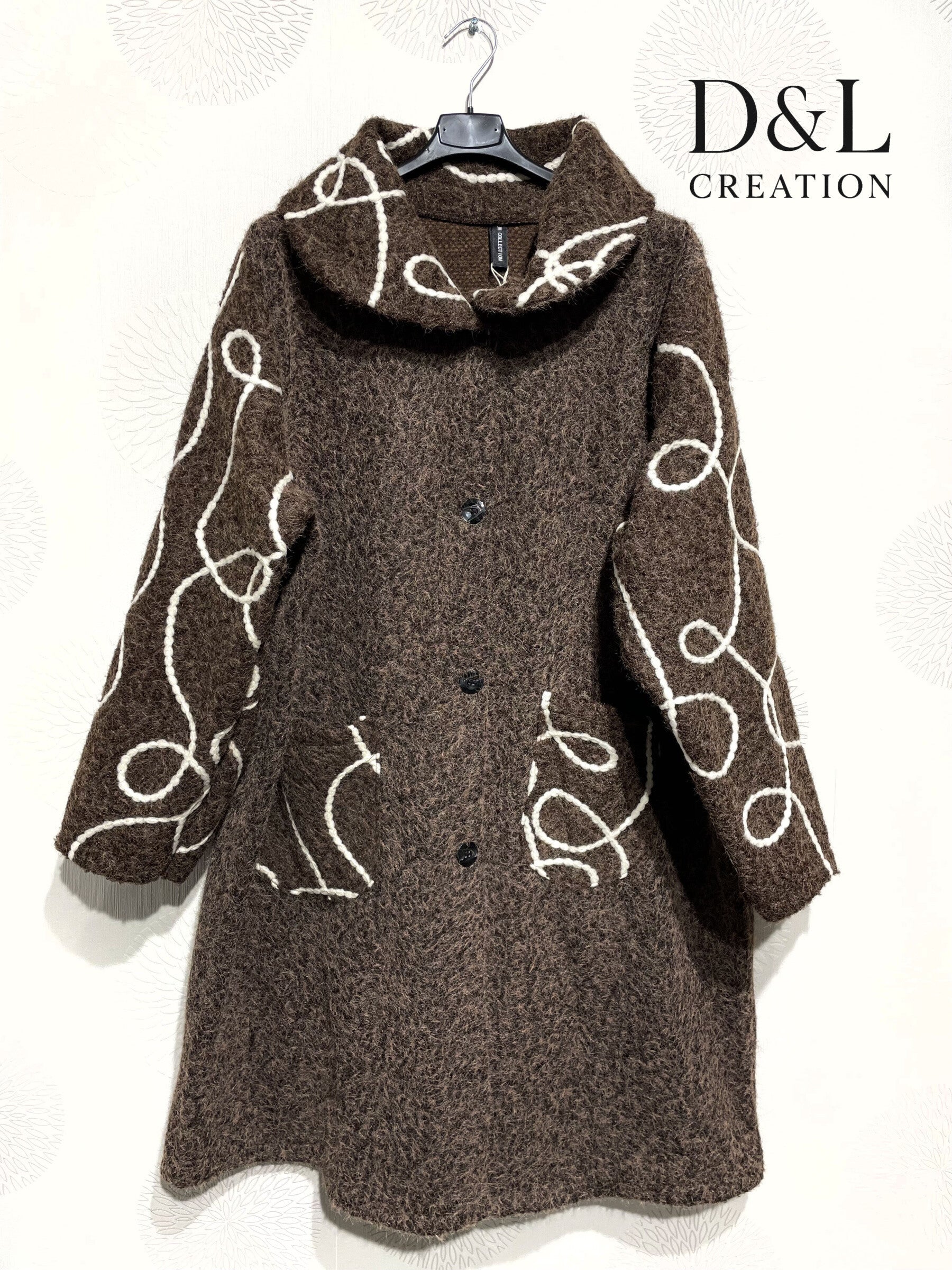 Boiled wool coat with embroidery sizes 38 to 48 i Stor Storlek