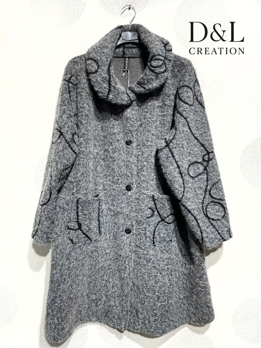 Boiled wool coat with embroidery sizes 38 to 48 i Stor Storlek