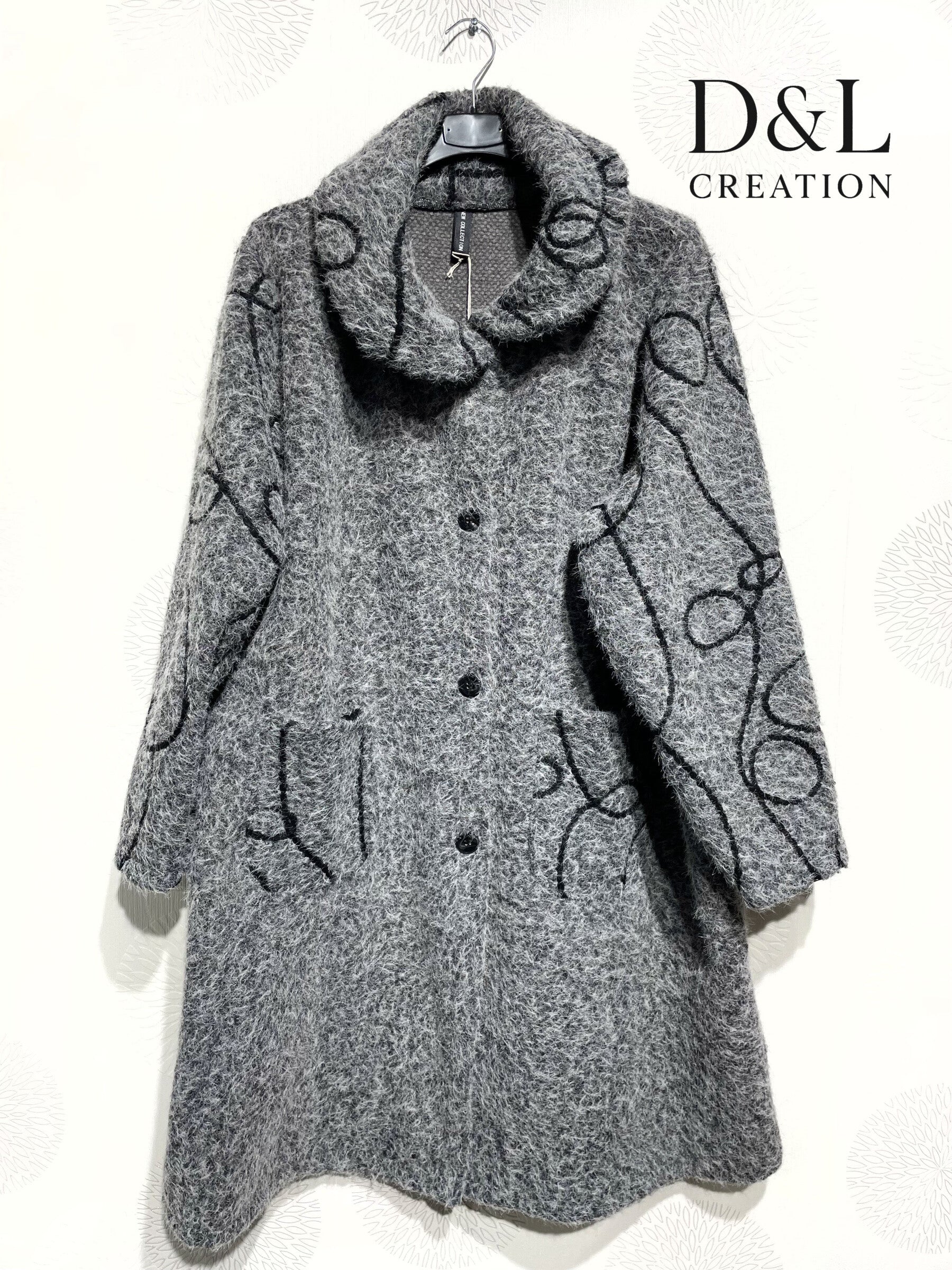 Boiled wool coat with embroidery sizes 38 to 48 i Stor Storlek