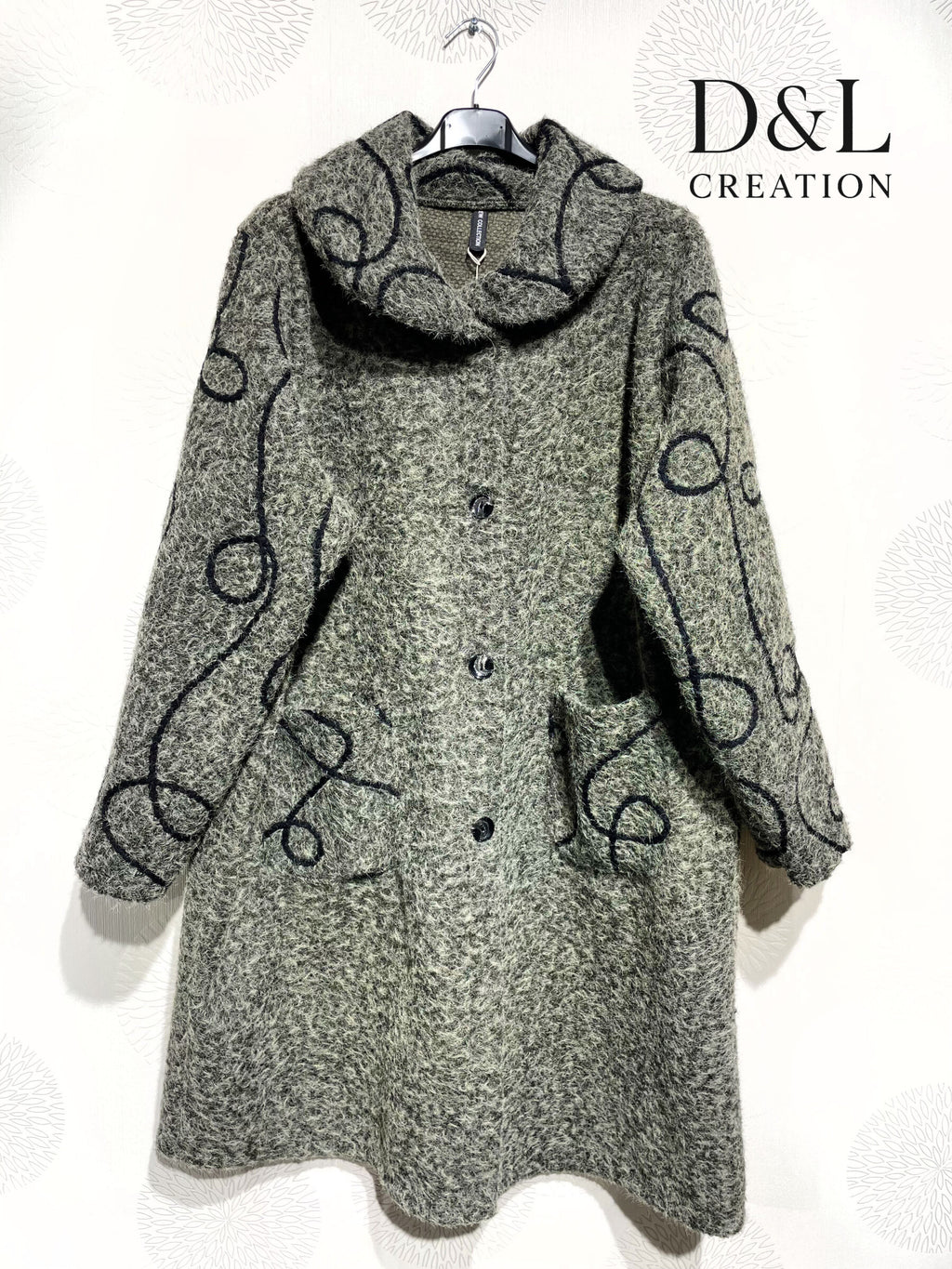 Boiled wool coat with embroidery sizes 38 to 48 i Stor Storlek