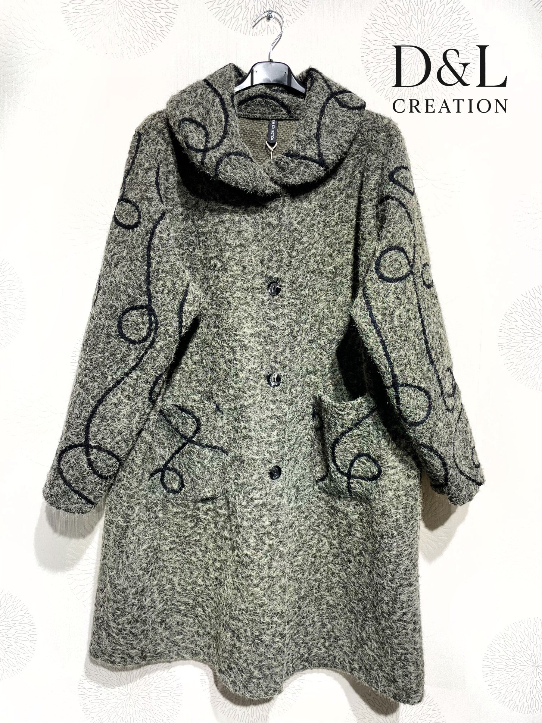 Boiled wool coat with embroidery sizes 38 to 48 i Stor Storlek