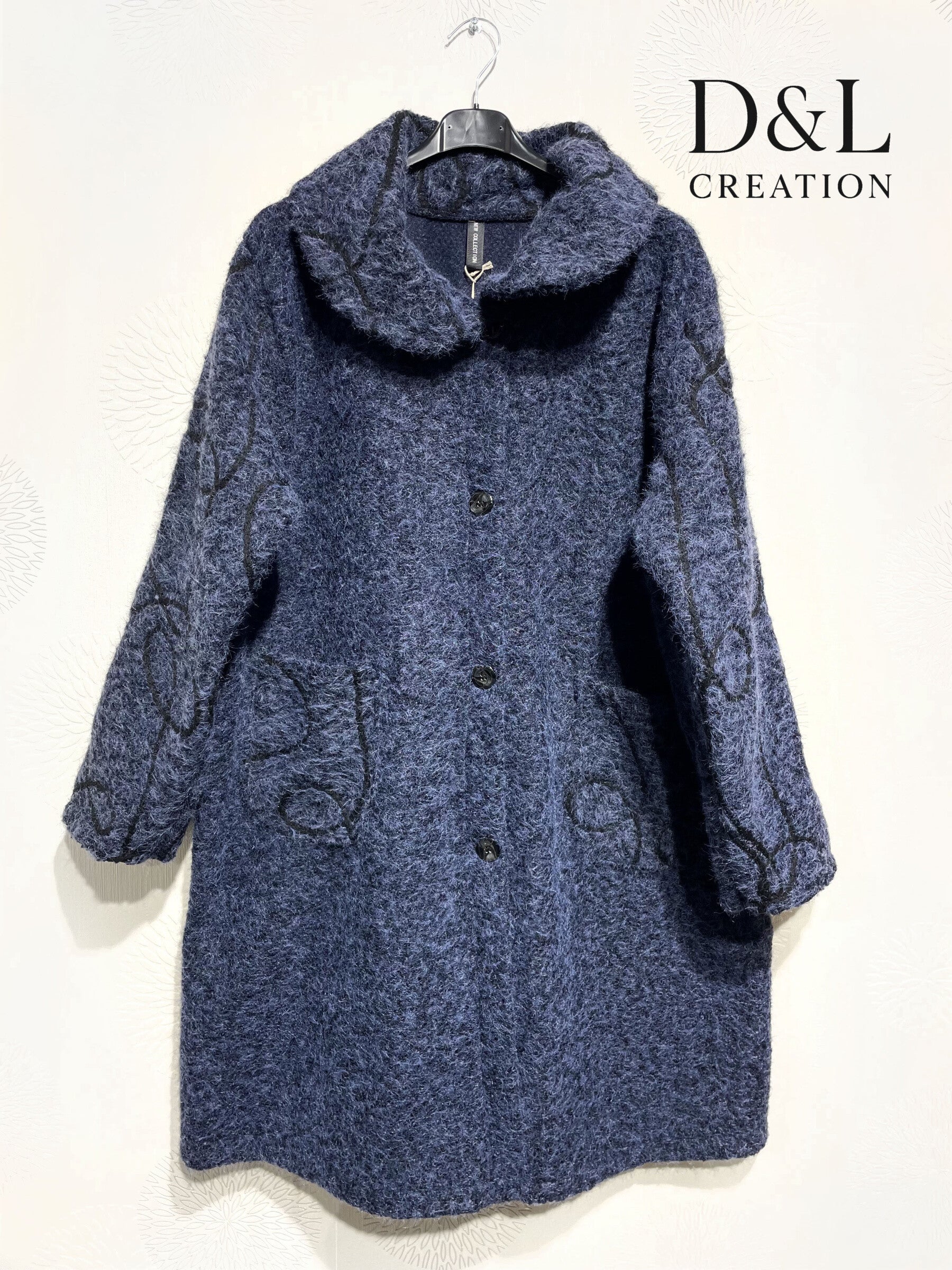 Boiled wool coat with embroidery sizes 38 to 48 i Stor Storlek