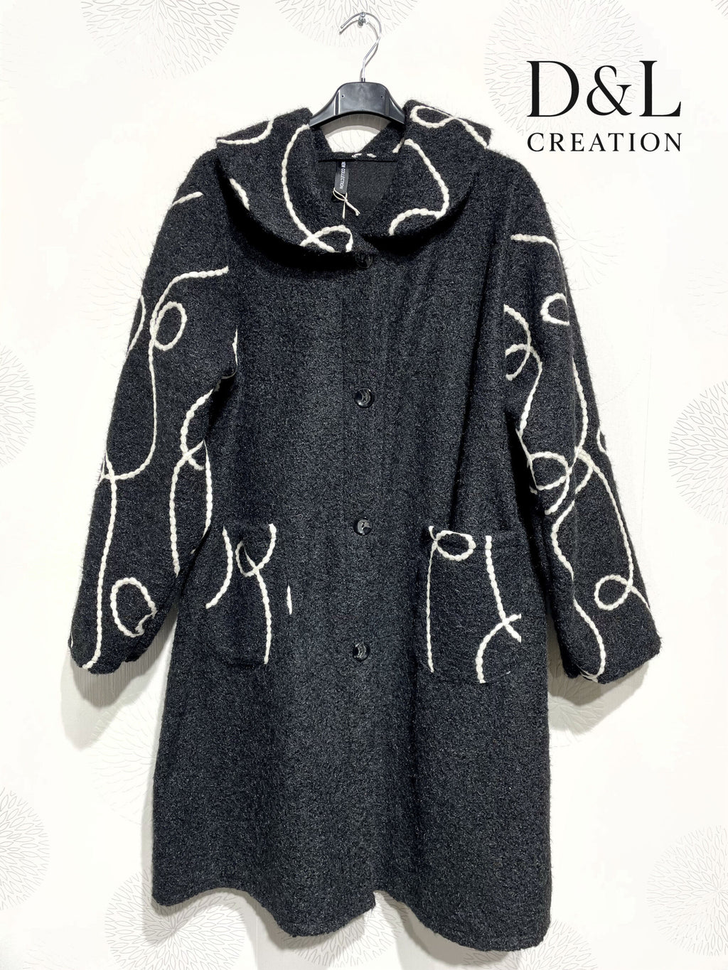 Boiled wool coat with embroidery sizes 38 to 48 i Stor Storlek