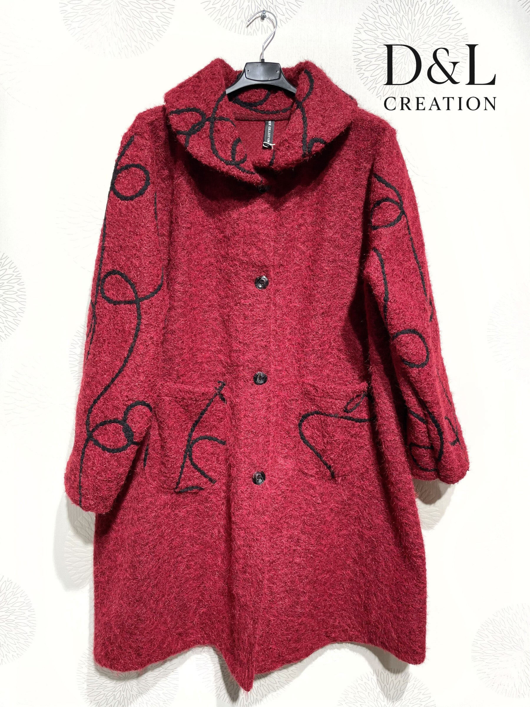 Boiled wool coat with embroidery sizes 38 to 48 i Stor Storlek