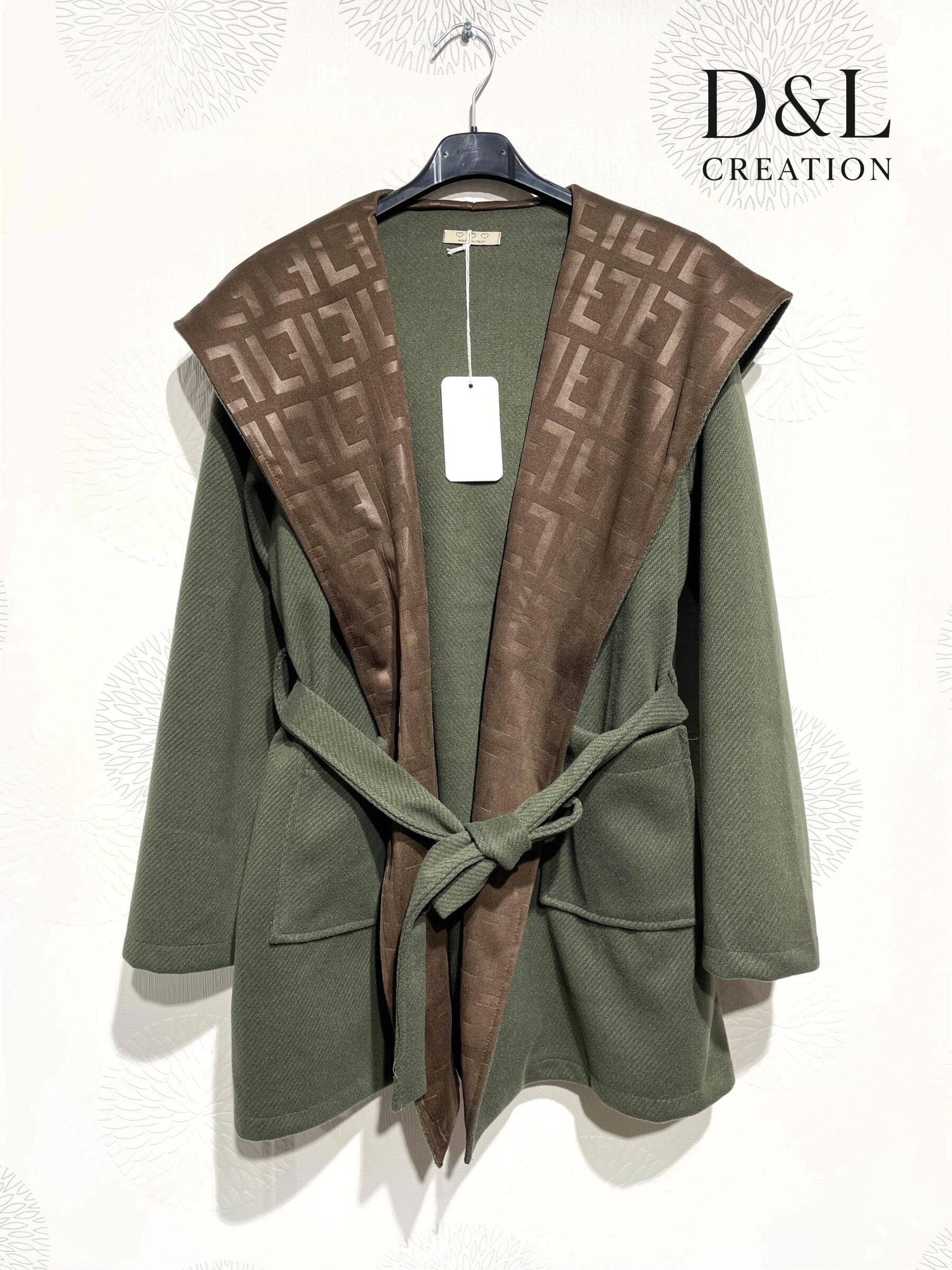 Two-tone open coat with printed collar