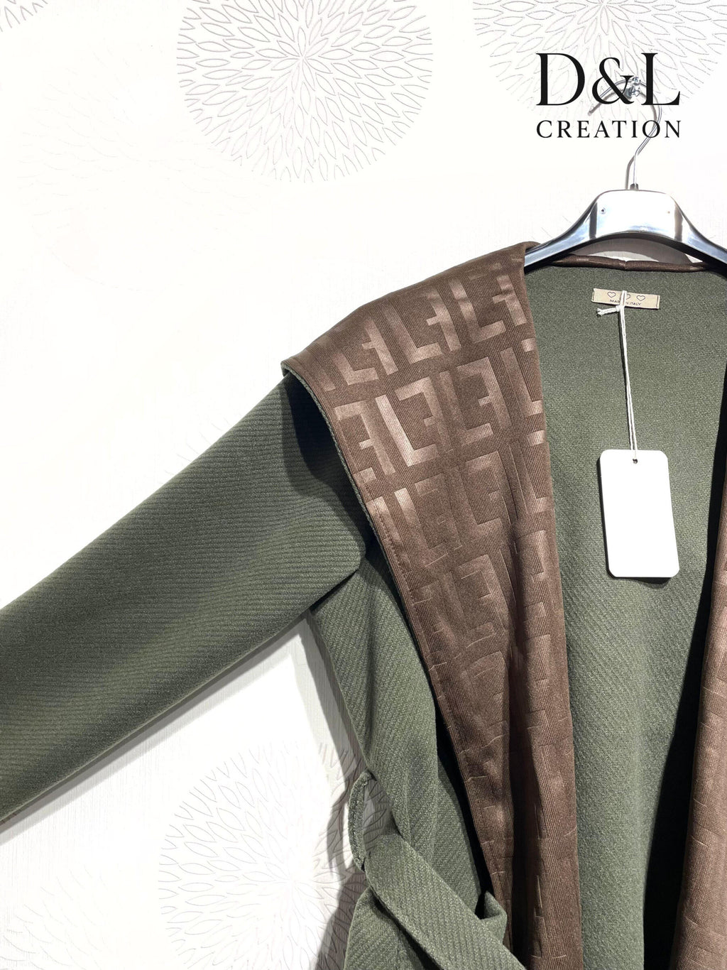 Tvåfärgad öppen kappa med tryckt krage, storlekar 38 till 48 i Stor Storlek