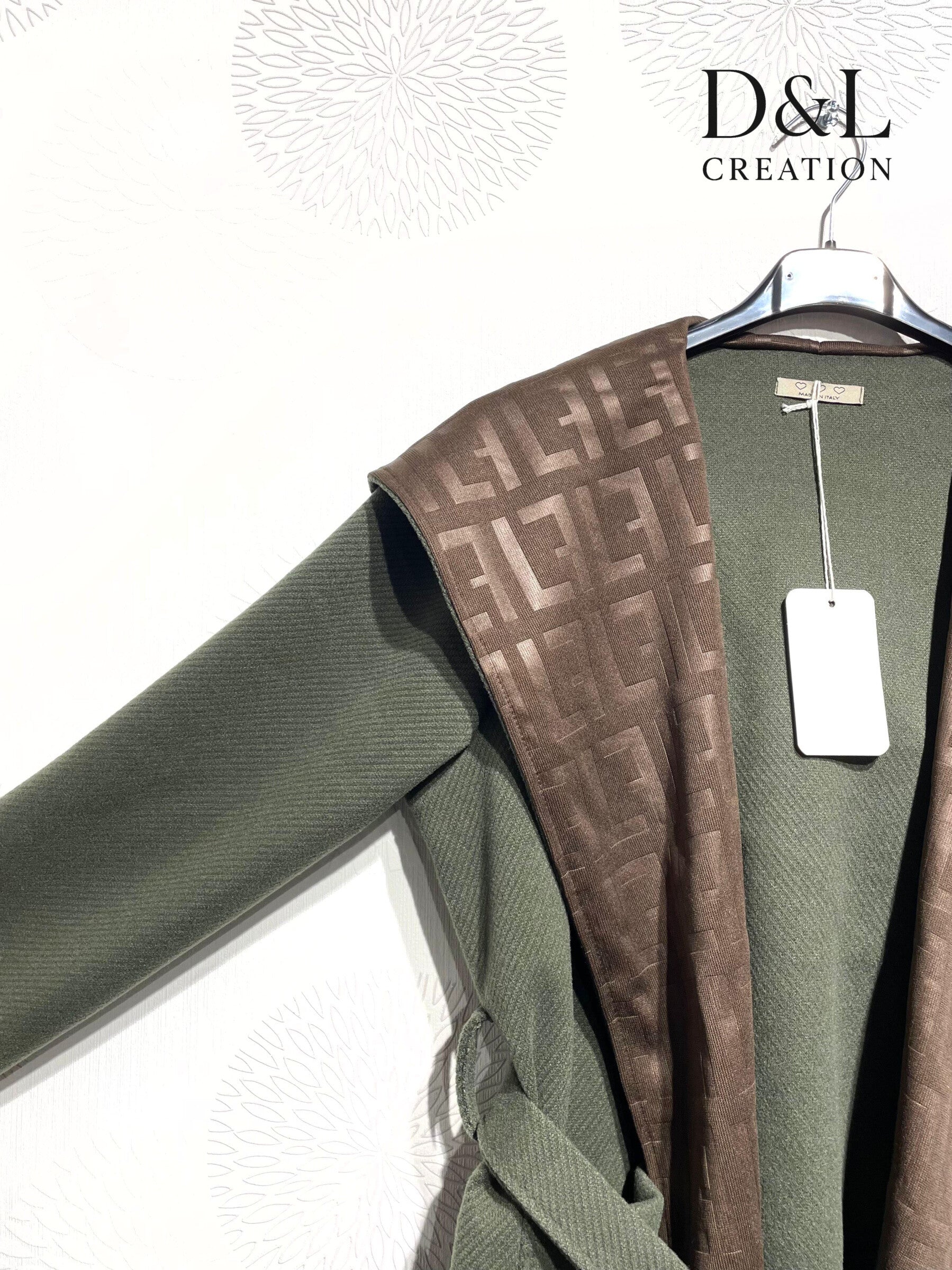 Tvåfärgad öppen kappa med tryckt krage, storlekar 38 till 48 i Stor Storlek