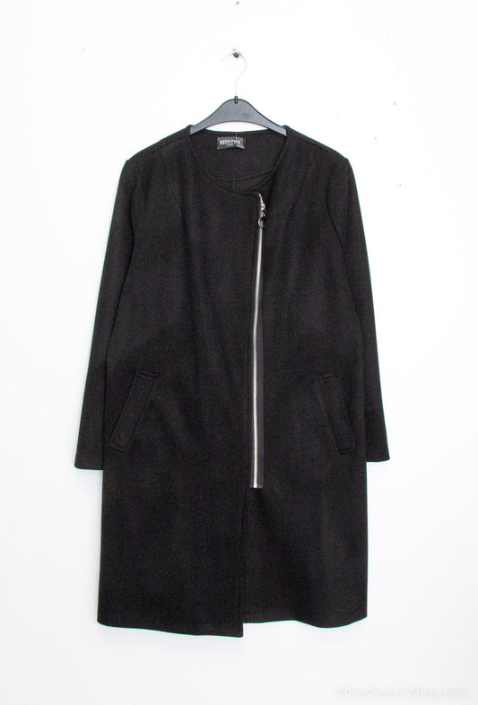 Plus Size Coats with Closure - Fall/Winter 2023/2024