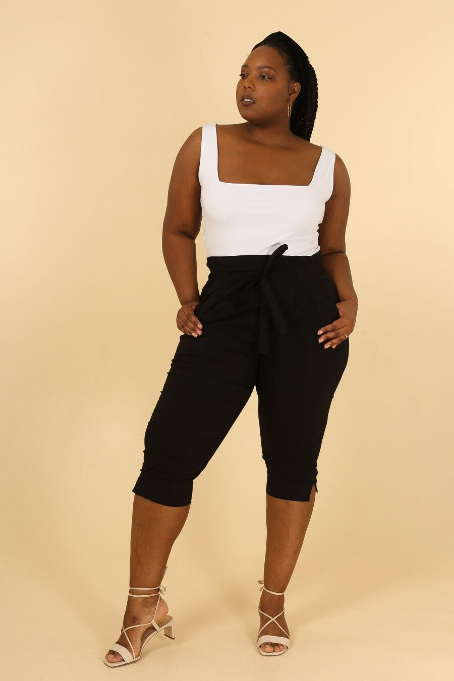 Capri pants with belted bow i Stor Storlek