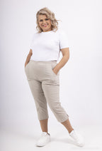 Plus Size Cropped Stretch Pants