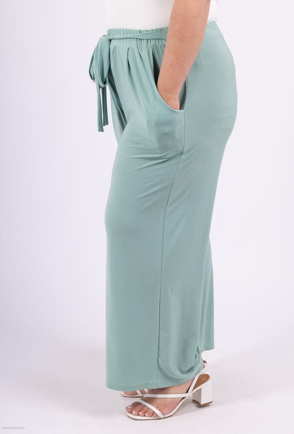 Plus Size Fluid Pantacourt med bälte