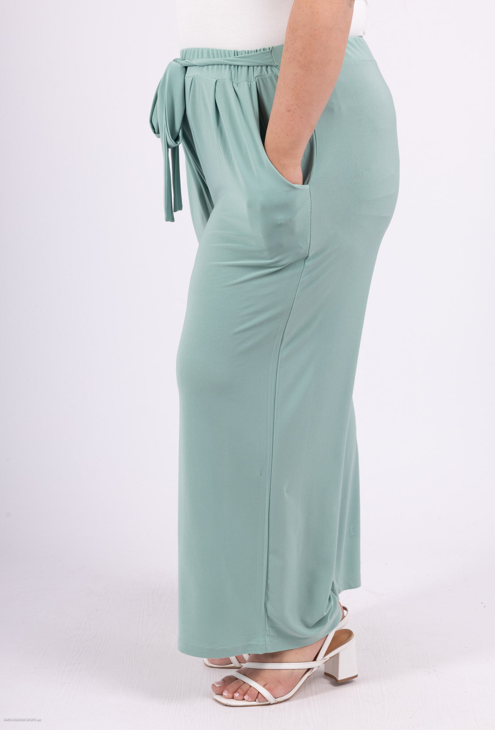 Plus Size Fluid Pantacourt med bälte