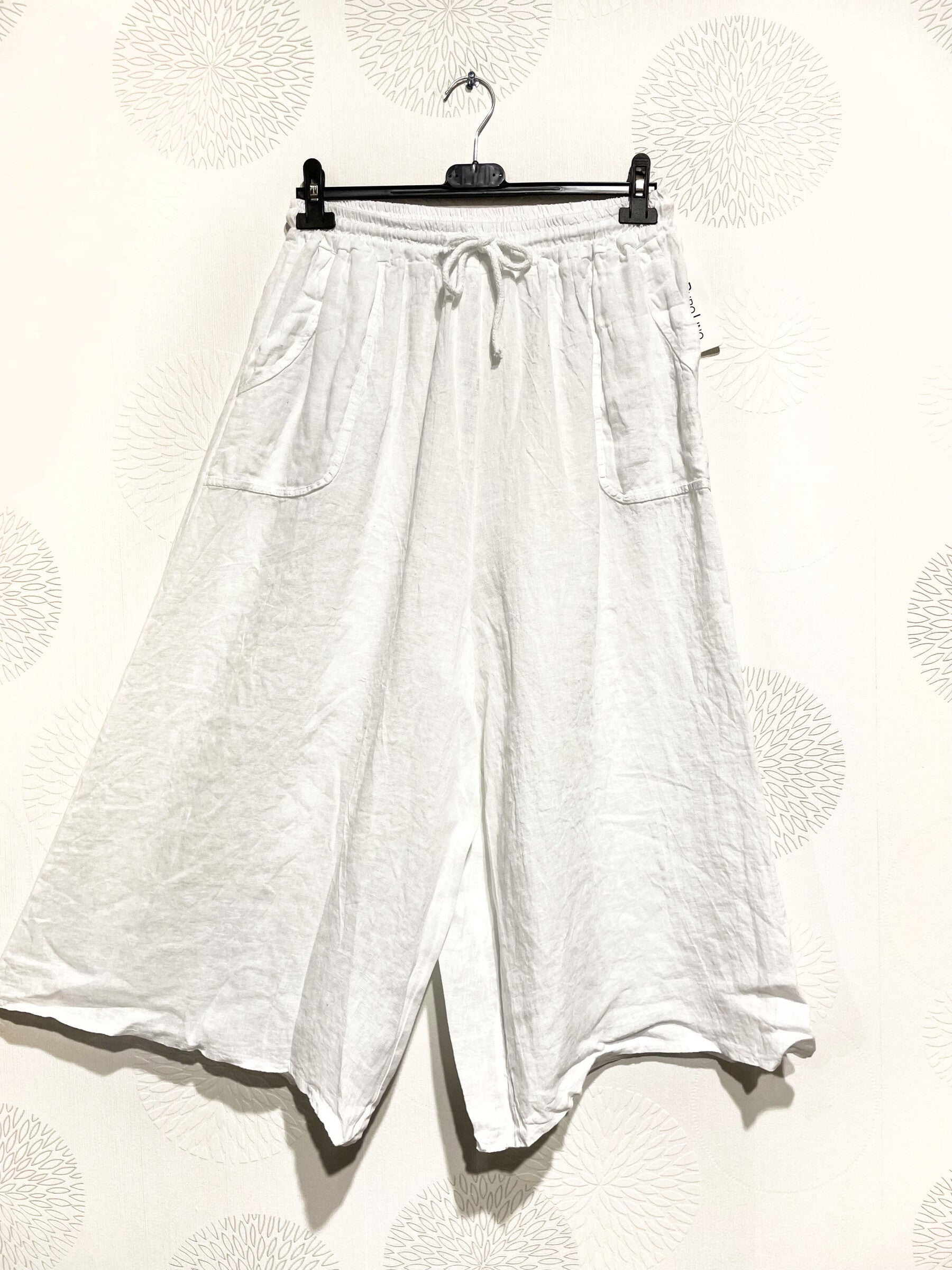 Plus Size 7/8 pants in linen with T38 to T50 pockets