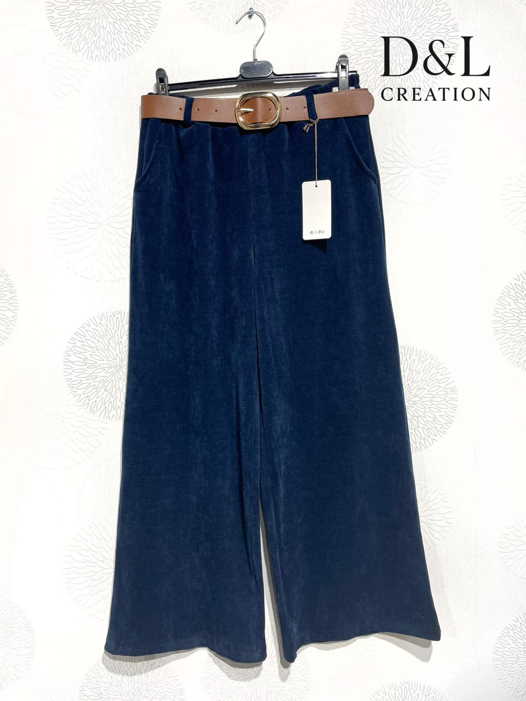 Soft and stretchy velvet pants with wide legs