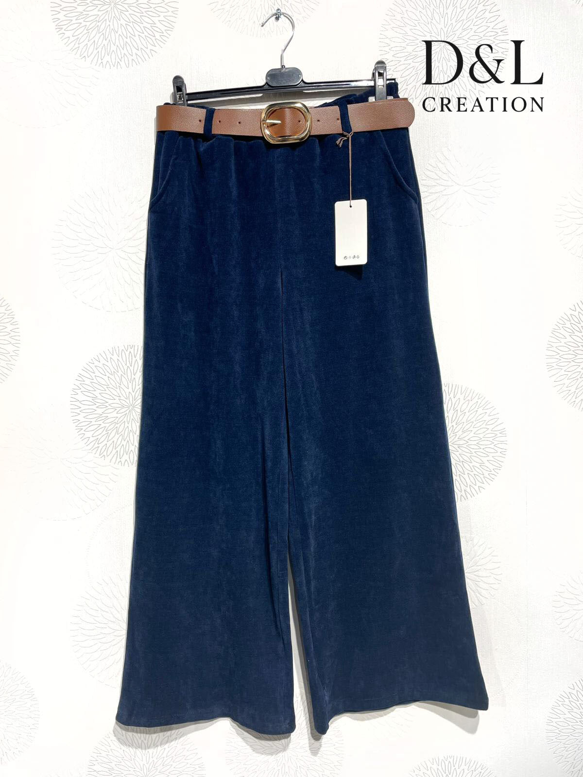 Soft and stretchy velvet pants with wide legs