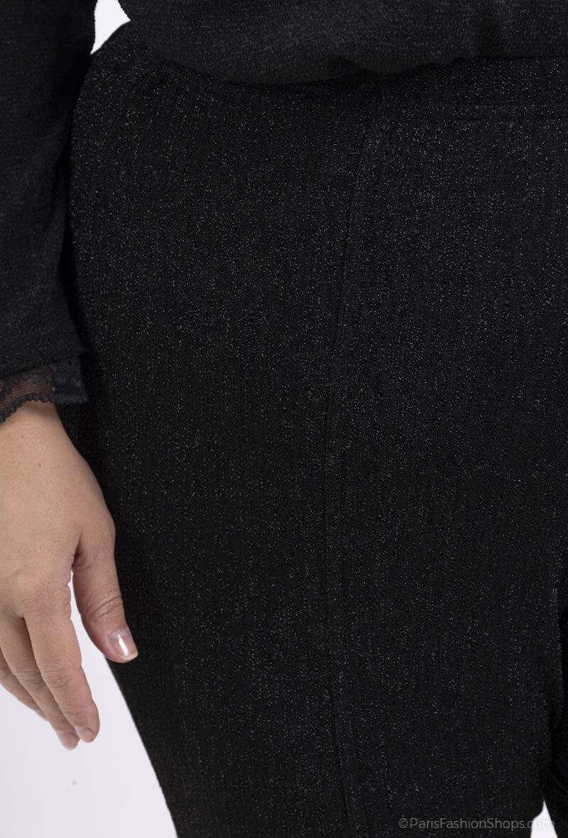 Glittriga utsvängda byxor i stor storlek