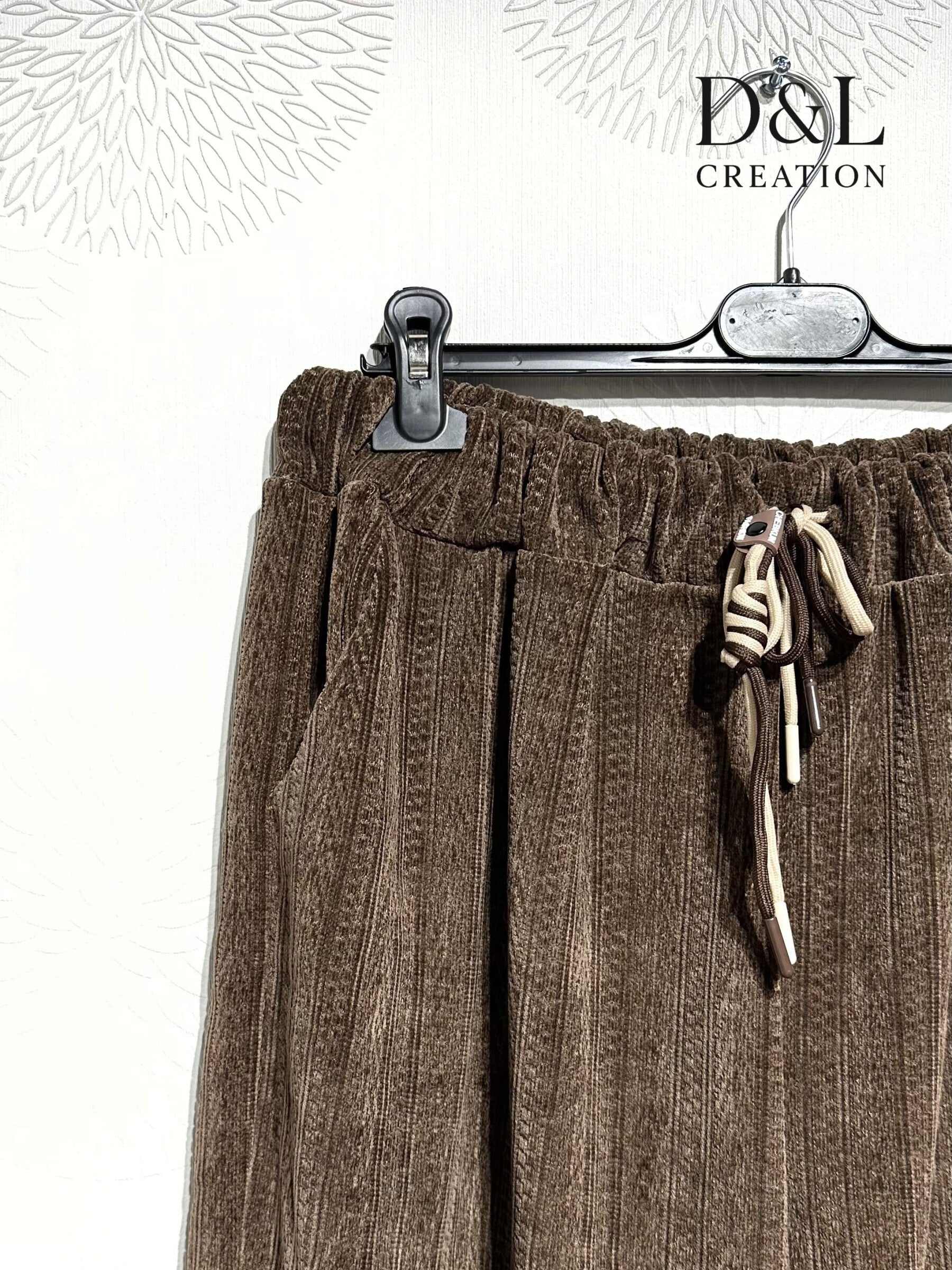 Plus size mönstrade sammetsbyxor T38 till T54 i Plus Size