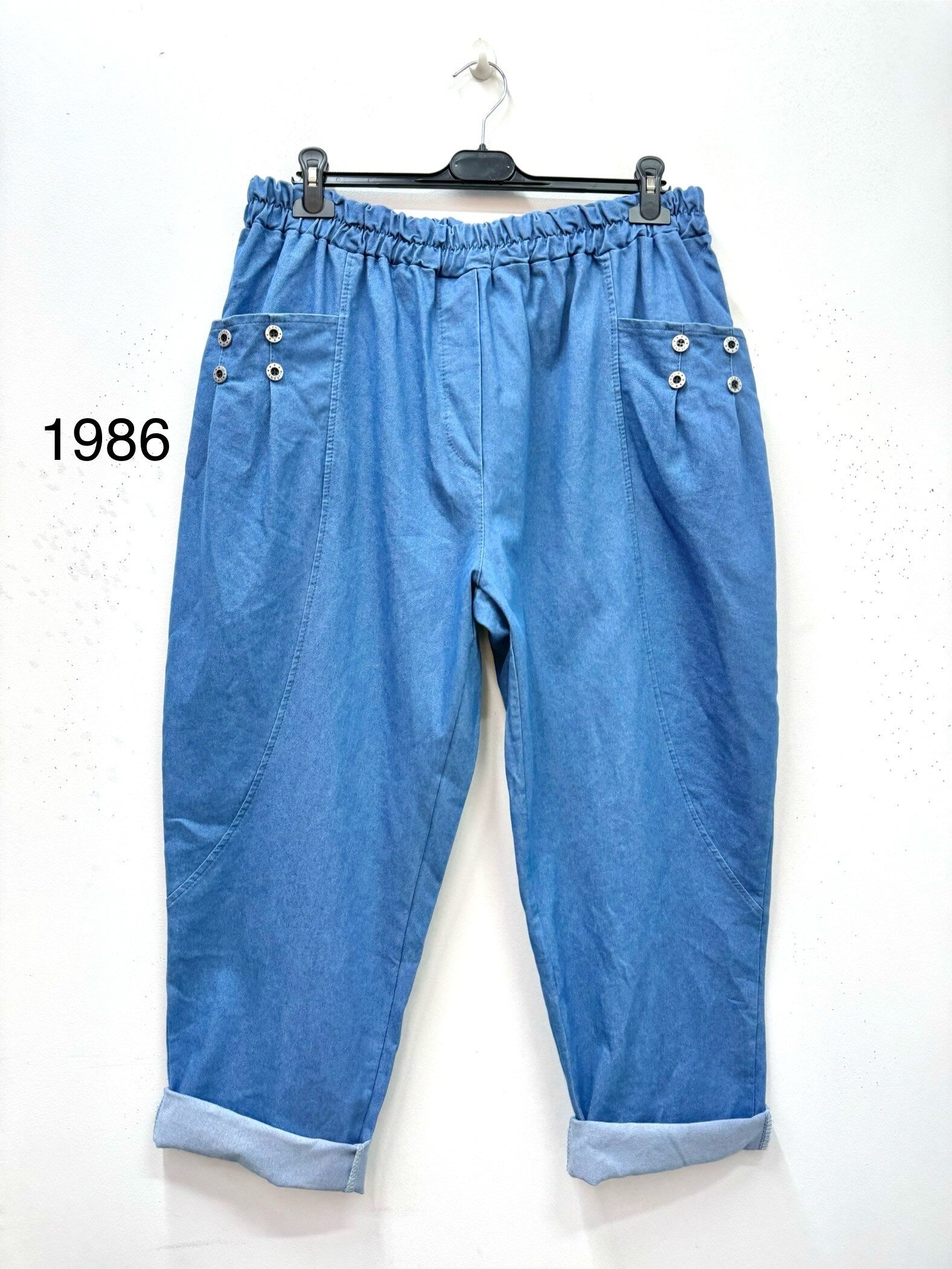 Plus Size Denimbyxor med Dekorativa Knappar