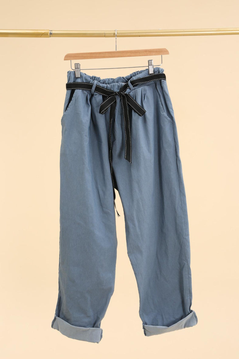 High waisted paper bag effect trousers with waistband i Stor Storlek