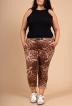 Printed suede pants sizes 38 to 48 i Stor Storlek