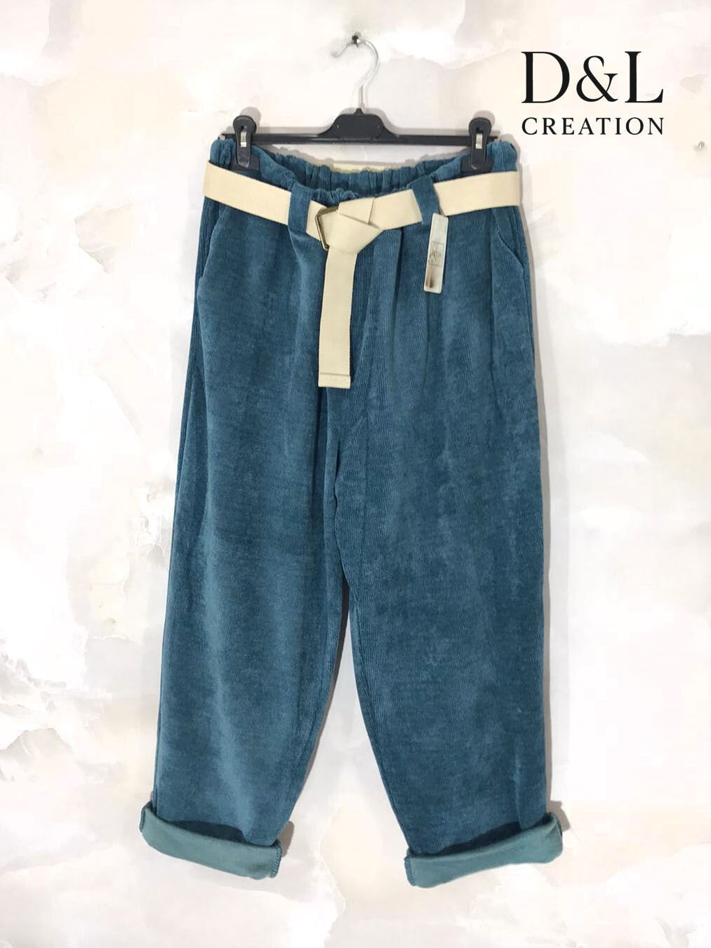 Corduroy byxor med beige bälte i storlek 38 till 54