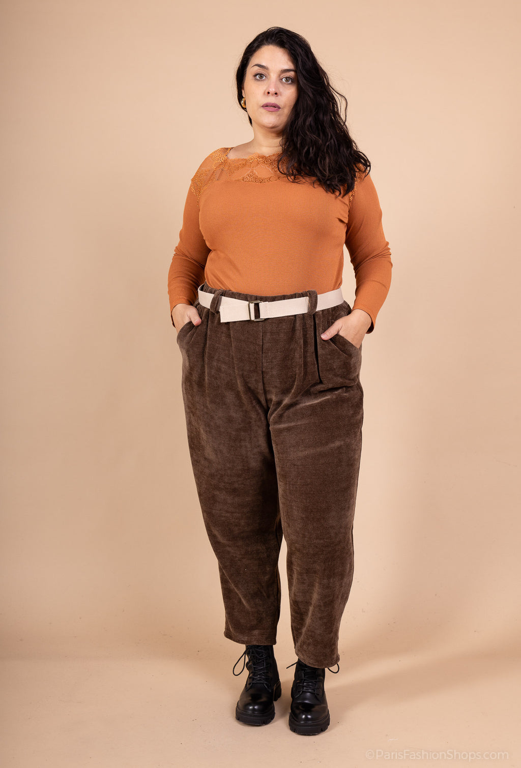 Corduroy pants with beige belt sizes 38 to 54 i Stor Storlek