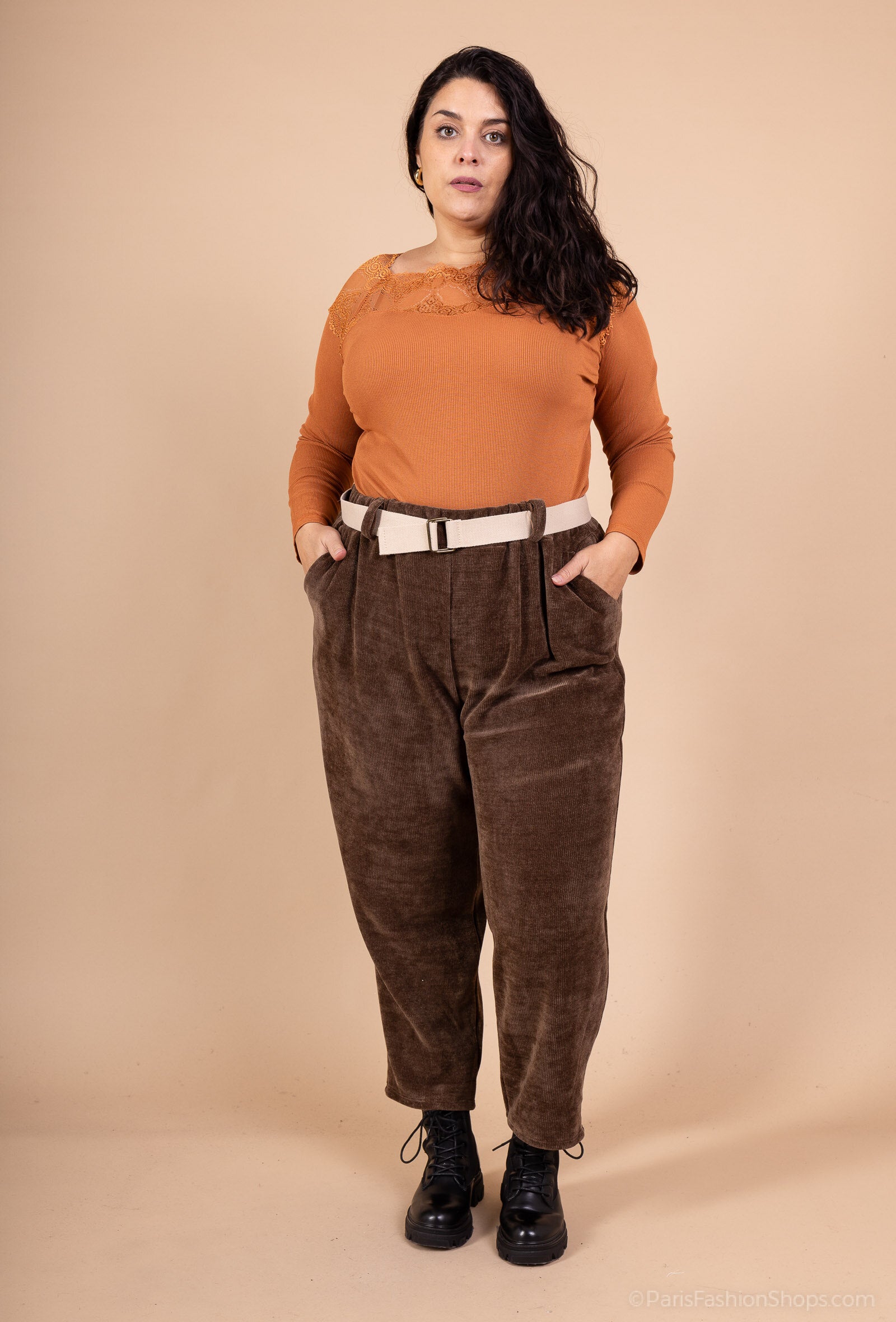 Corduroy pants with beige belt sizes 38 to 54 i Stor Storlek