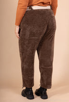 Corduroy byxor med beige bälte i storlek 38 till 54