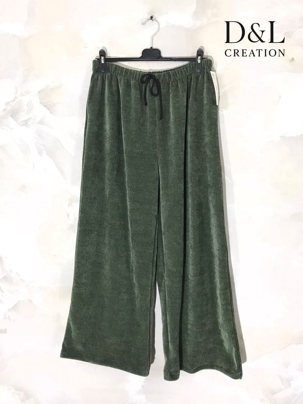 Vidbeniga sammetbyxor i storlekar 38 till 50 | Plus Size