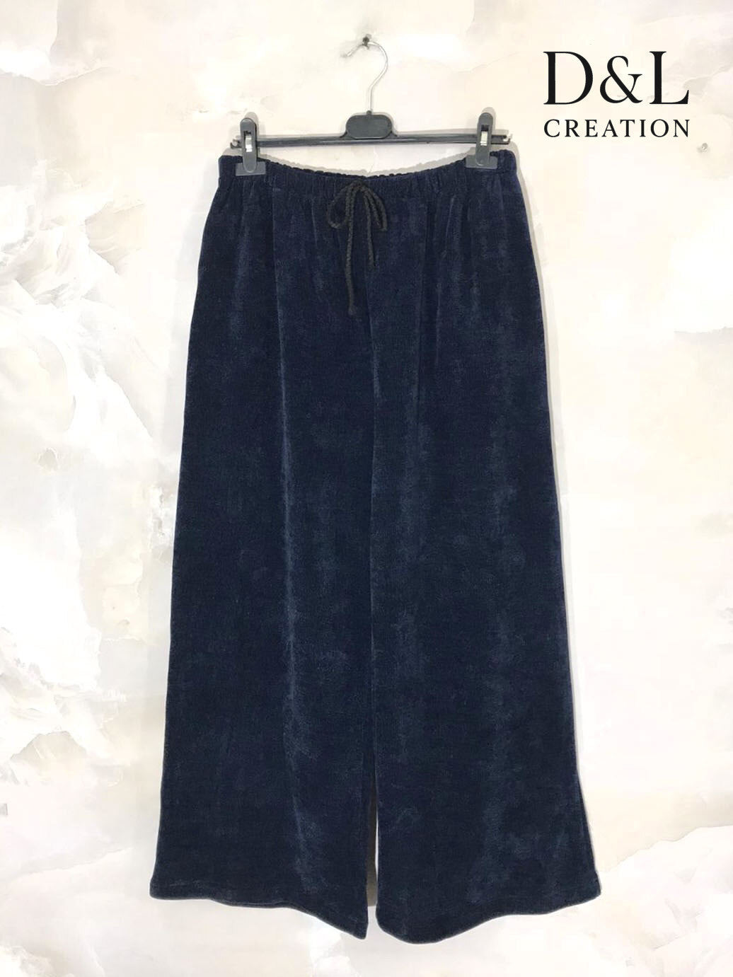 Vidbeniga sammetbyxor i storlekar 38 till 50 | Plus Size