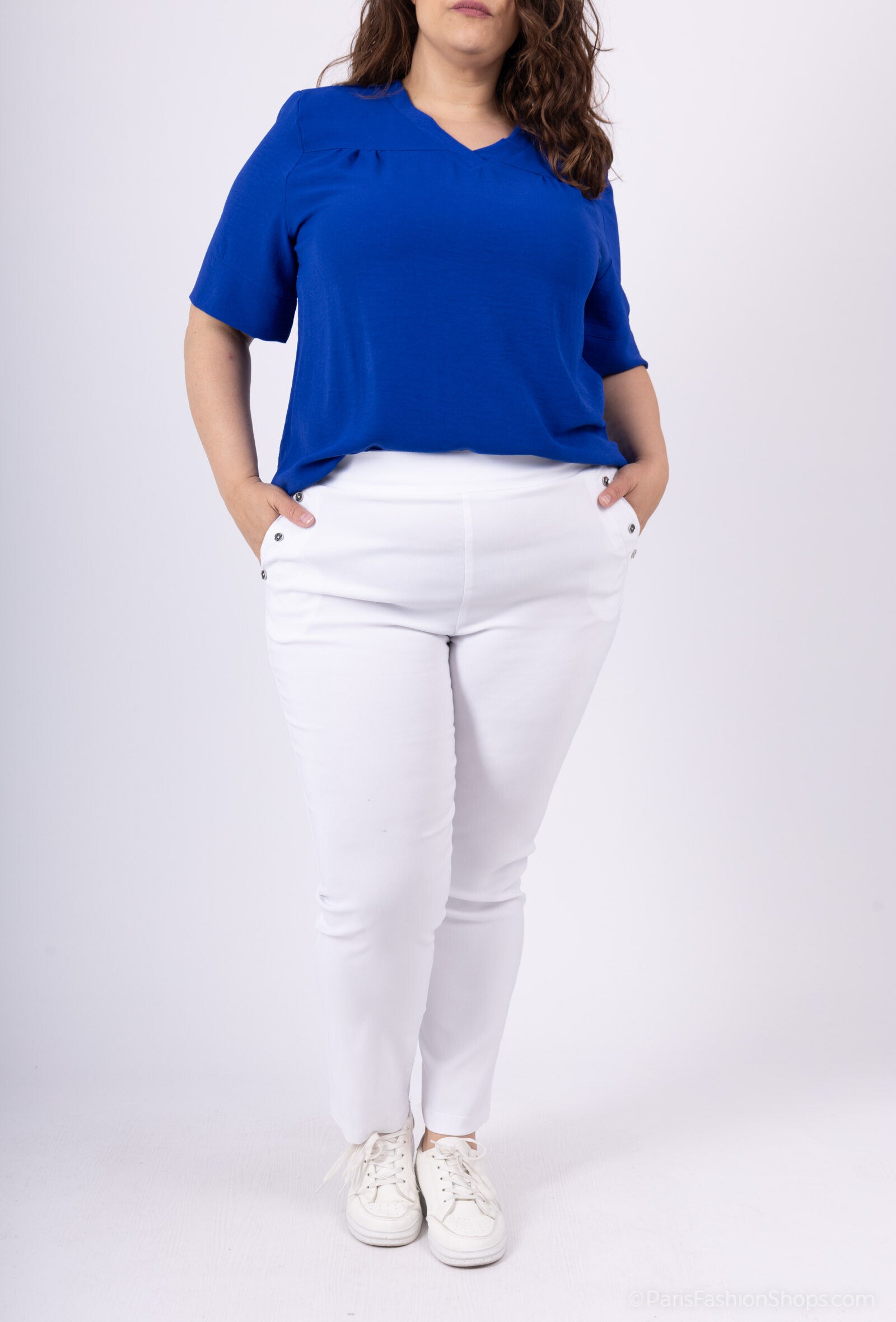 Plus Size Pants there are pockets with 3 button