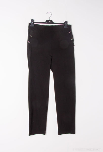 Plus Size Pants there are pockets with 3 button