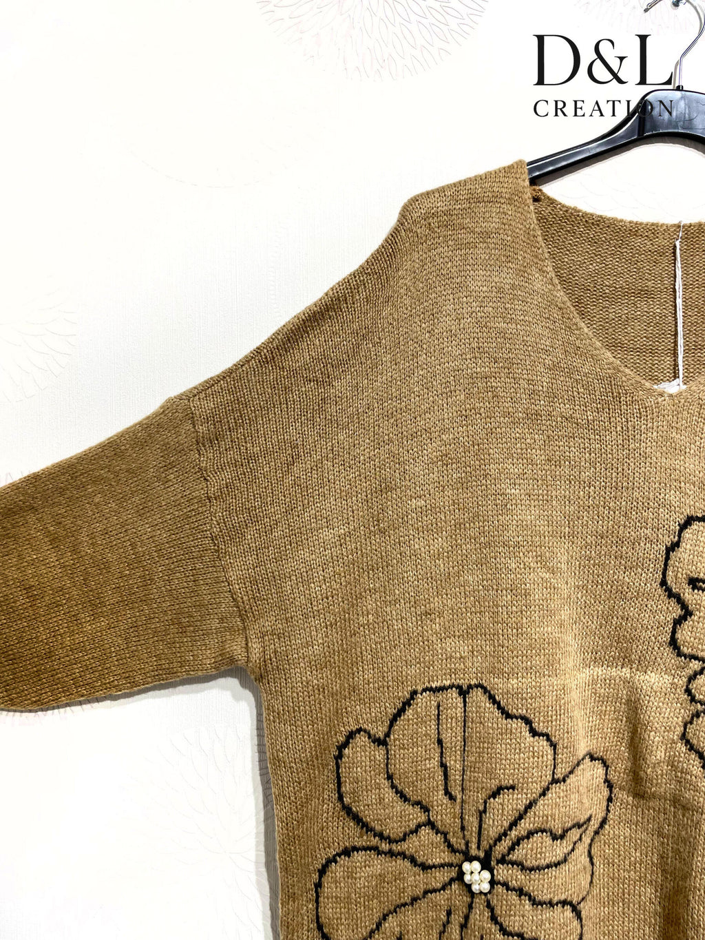 Sweater med blommig broderi och pärlor i storlekar 38 till 52 | Plus Size