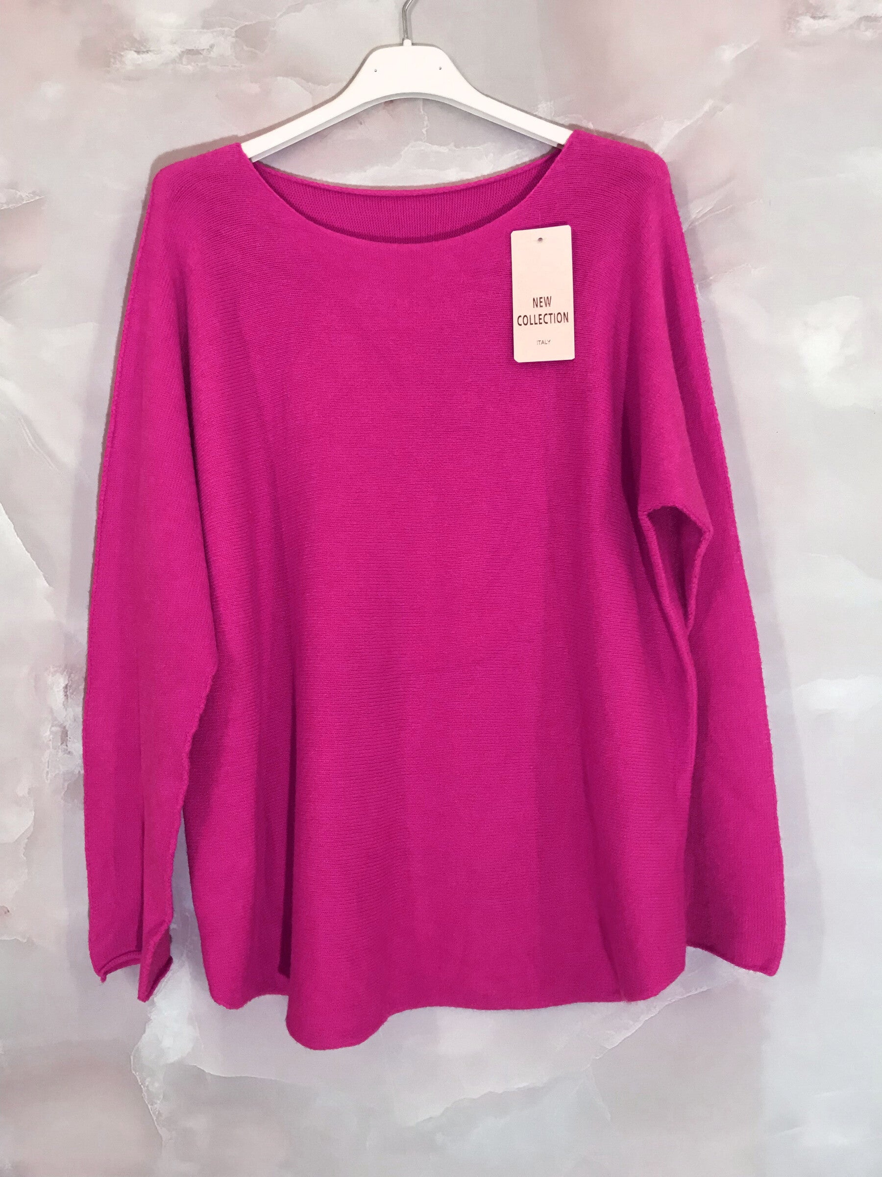 Solid color stretch sweater with a round neck
