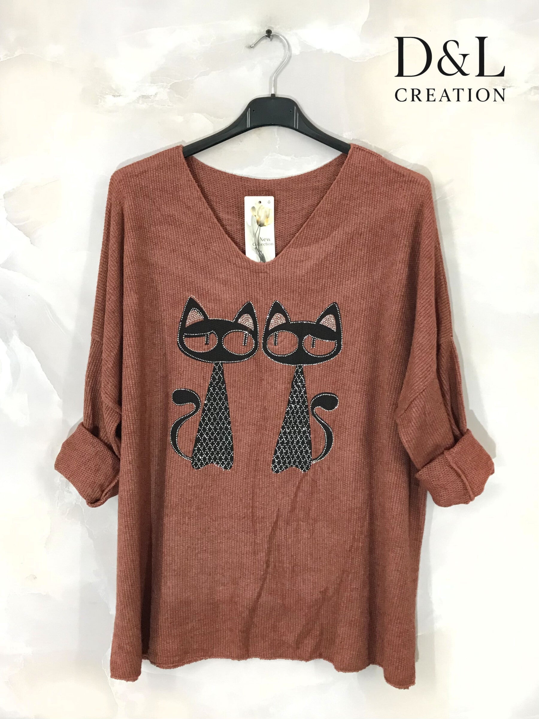 Fine knit cat sweater with rhinestones