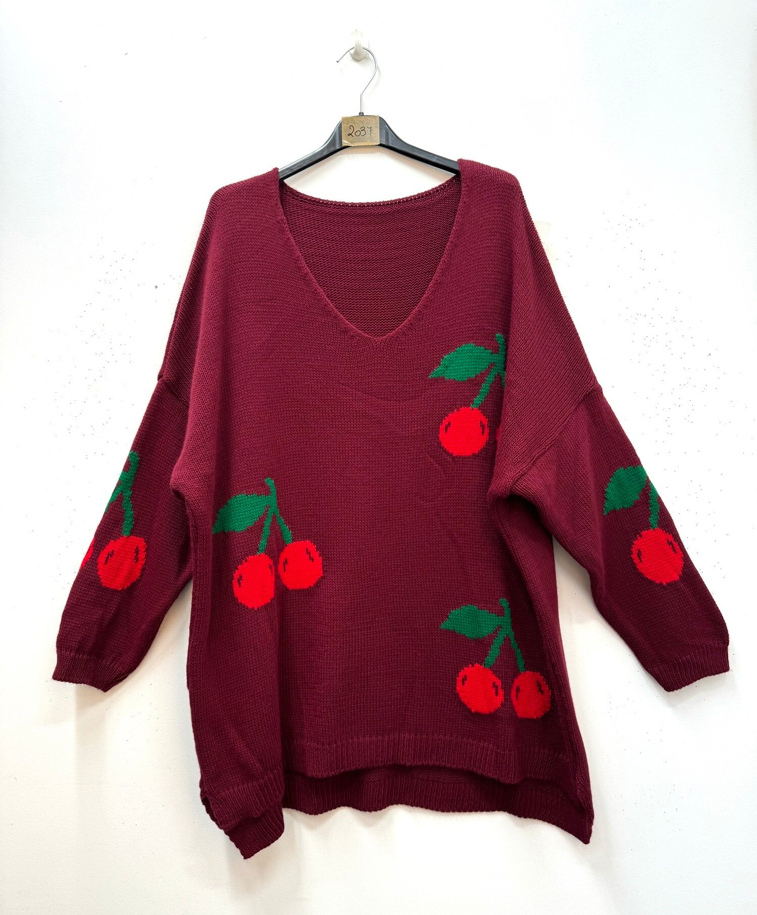 Cherry pattern sweater i Stor Storlek