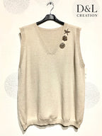 Sleeveless sweater with gold pins sizes 38 to 50 i Plus Size