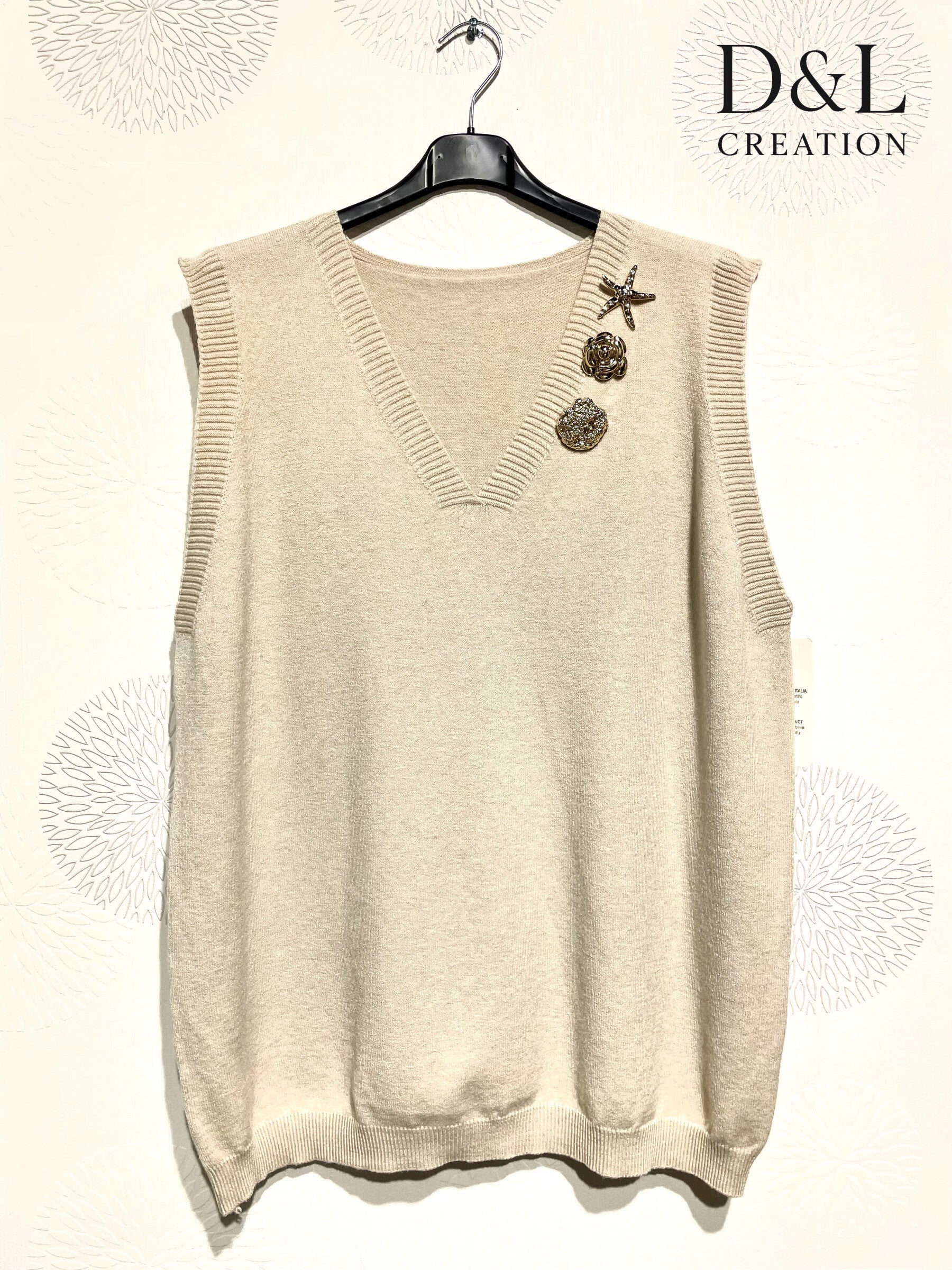 Sleeveless sweater with gold pins sizes 38 to 50 i Plus Size