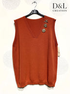 Sleeveless sweater with gold pins sizes 38 to 50 i Plus Size
