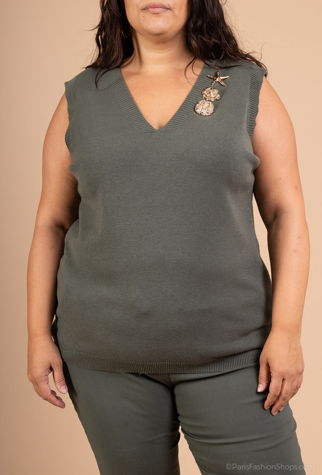 Sleeveless sweater with gold pins sizes 38 to 50 i Plus Size