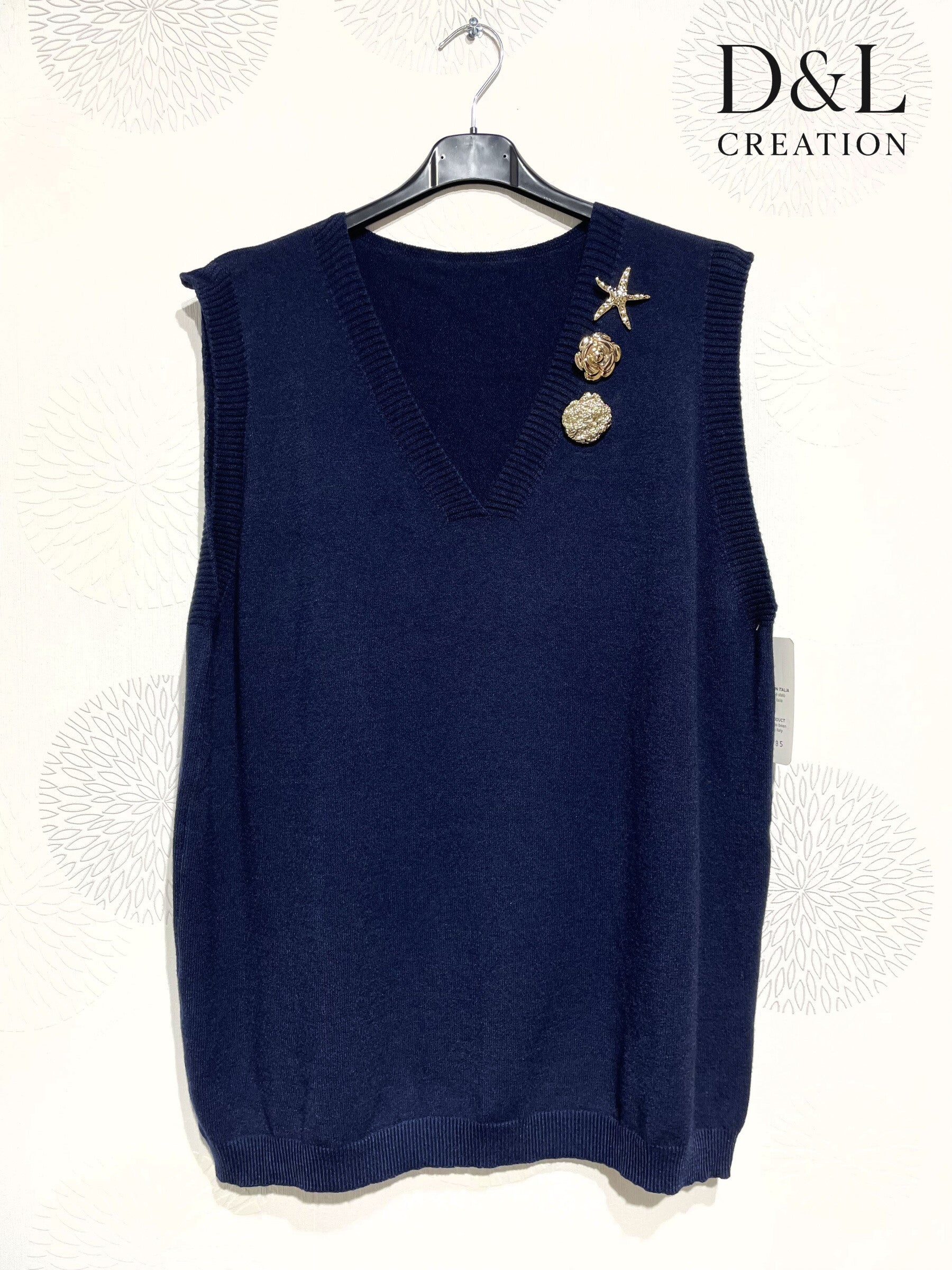 Sleeveless sweater with gold pins sizes 38 to 50 i Plus Size