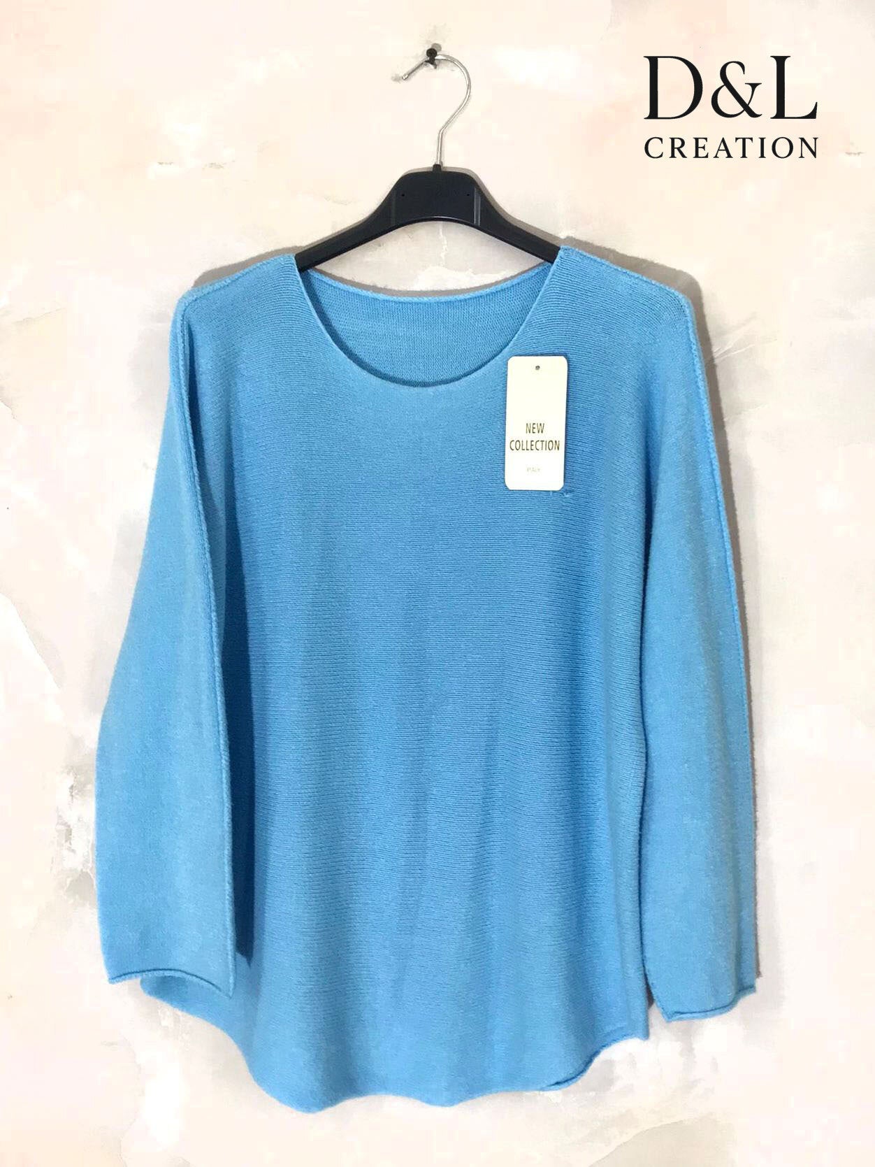 Solid color stretch sweater with a round neck